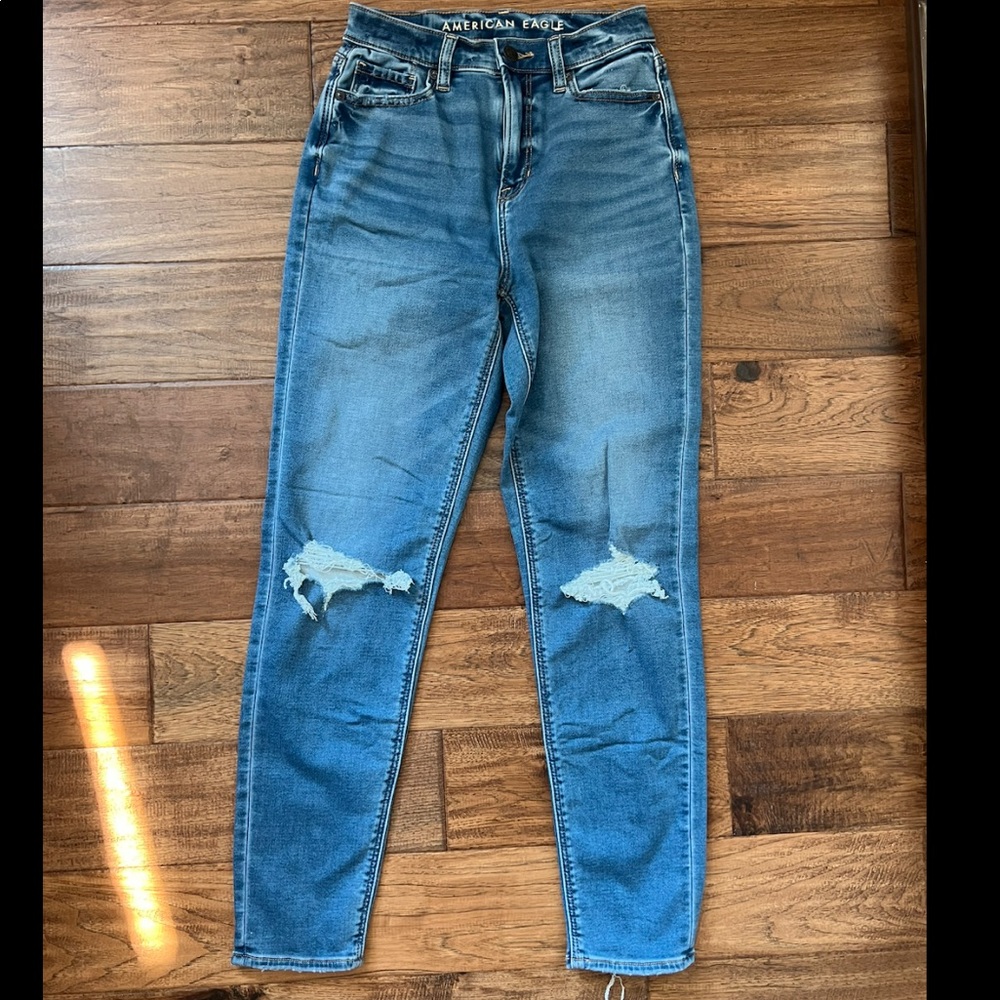 American Eagle High Waisted Mom Jean size 0 Long